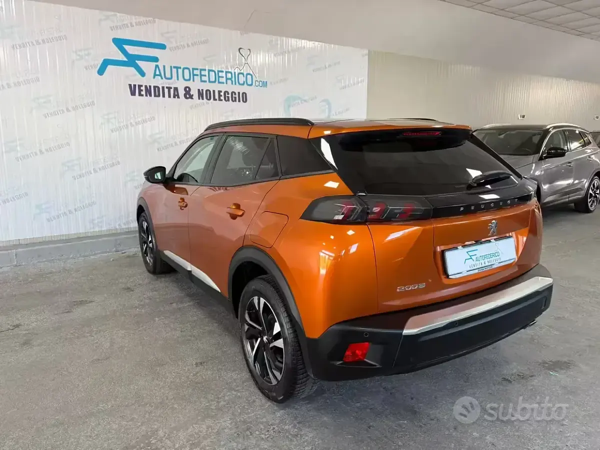 Używany Peugeot 2008 GT 110 KM (80 kW) 2022 Pomarańczowy SUV