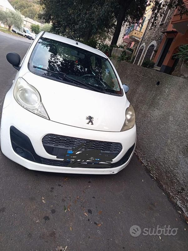 Usata Peugeot 107 68 CV (50 kW) 2013 Bianco Utilitaria