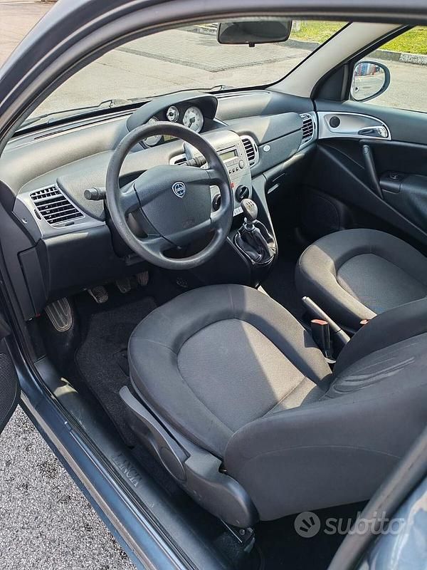 Usata Lancia Ypsilon 69 CV (50 kW) 2012 Grigio Utilitaria