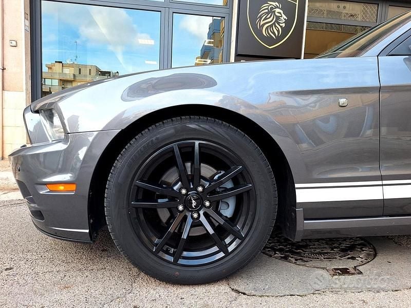 Usata Ford Mustang 305 CV (224 kW) 2013 Grigio Cabrio
