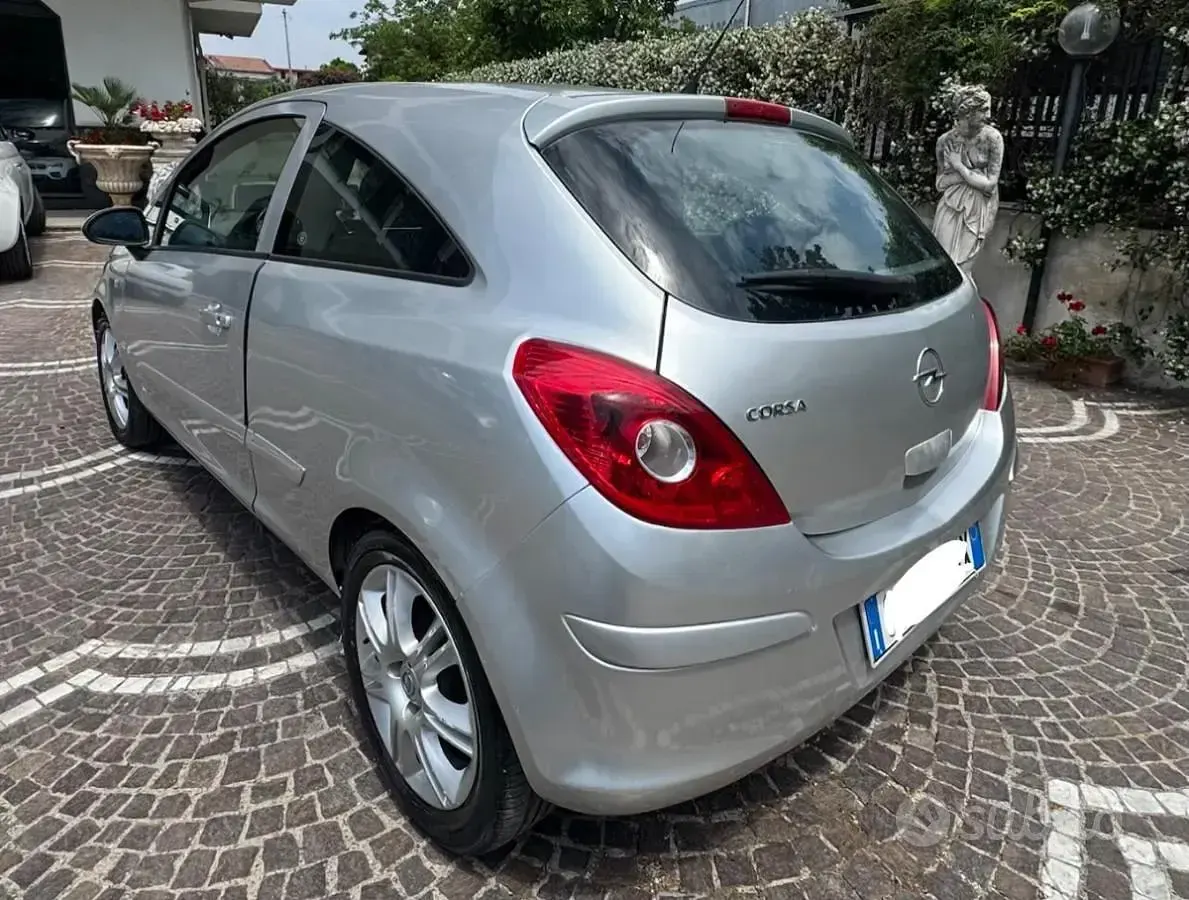 Usata Opel Corsa Enjoy 60 CV (44 kW) 2007 Utilitaria