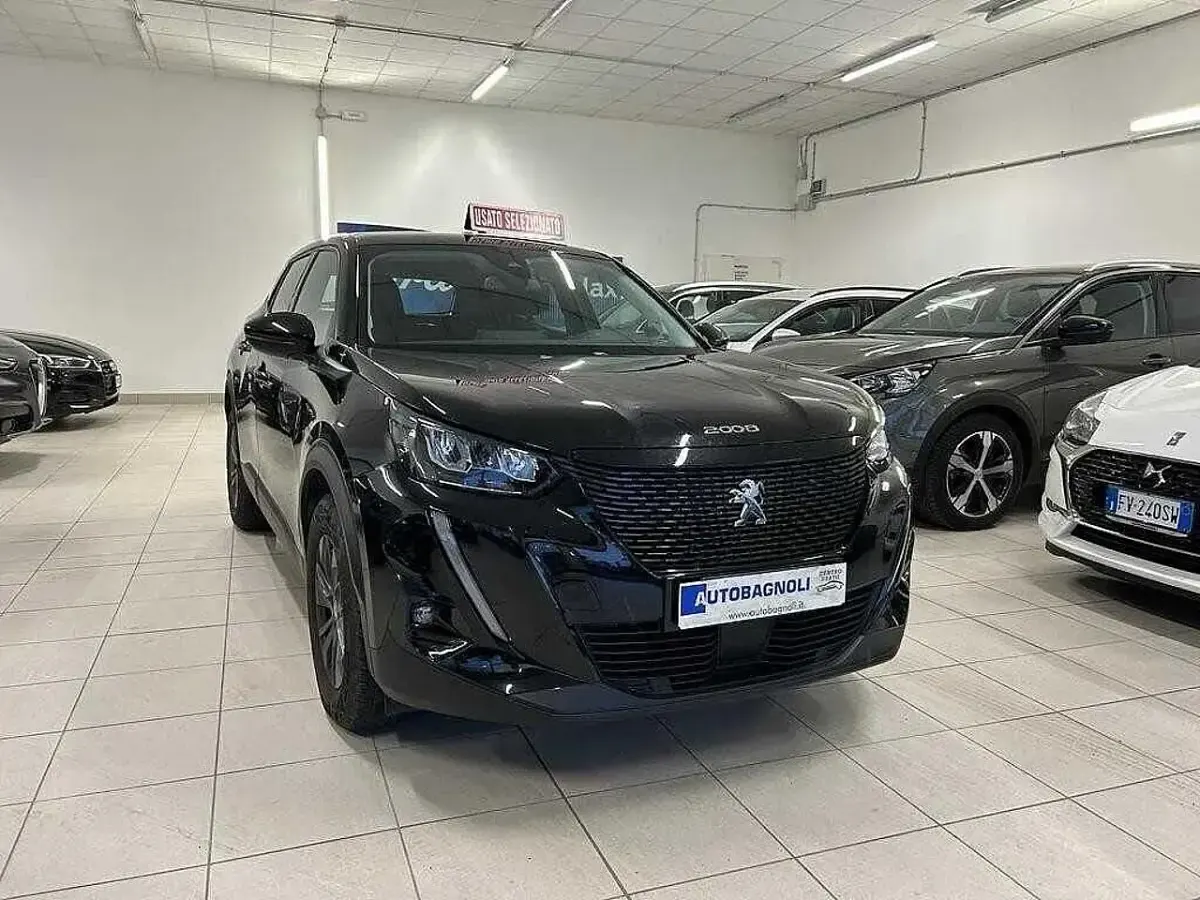 Usata Peugeot 2008 Active 101 CV (74 kW) 2022 Nero SUV