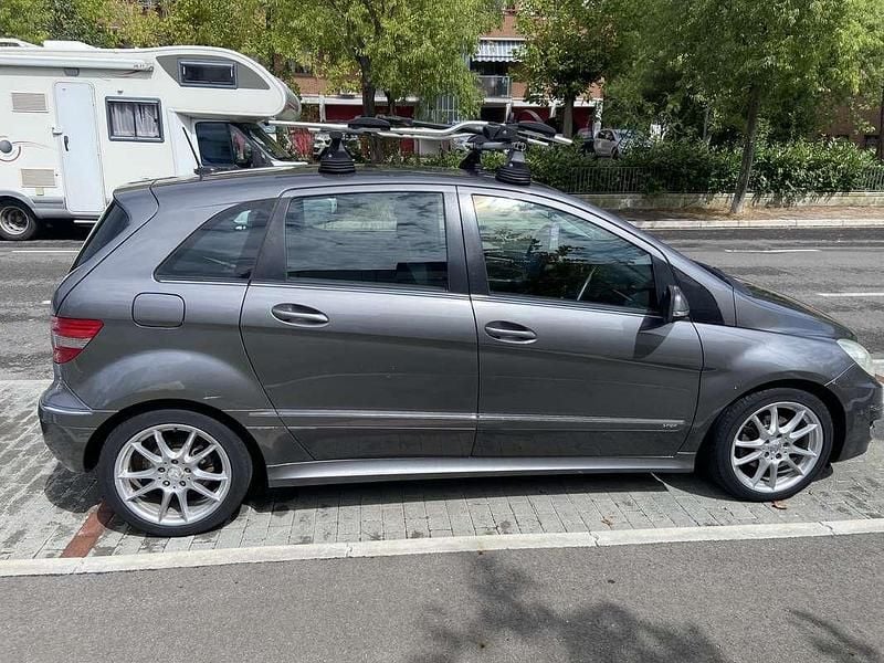 Usata Mercedes B200 140 CV (102 kW) 2008 Grigio Monovolume