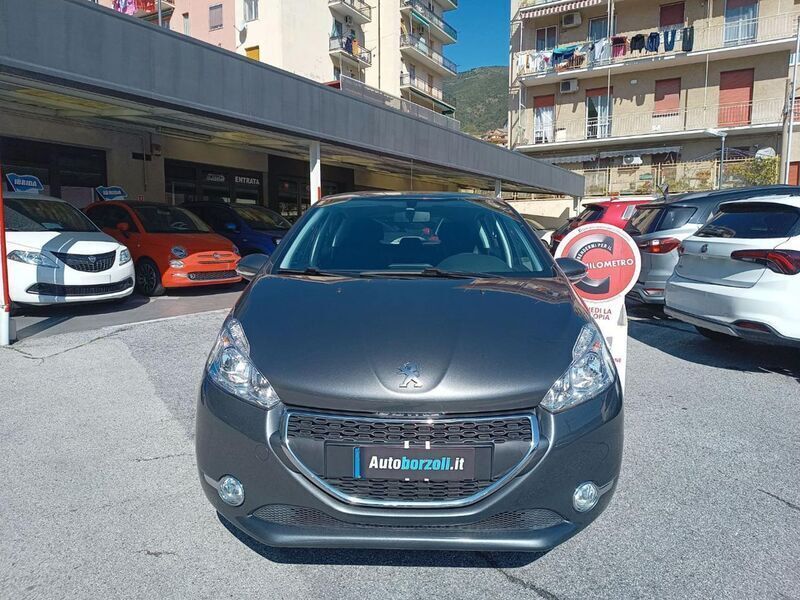 Usato 2015 Peugeot 208 1.2 Benzin 82 CV (9.400 €)