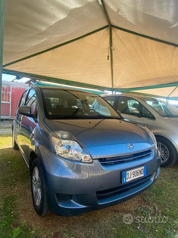 Usata Daihatsu Sirion HIRO 69 CV (50 kW) 2009 Grigio Utilitaria