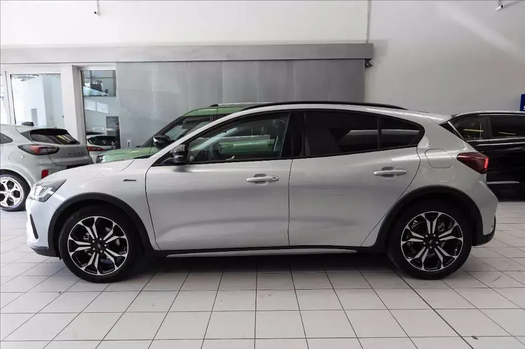 Usado Ford Focus Active 125 CV (91 kW) 2023 Plateado SUV