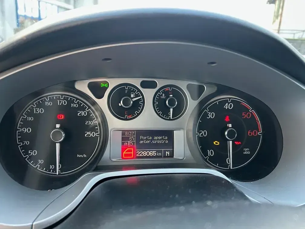 Brugt Lancia Delta 120 HK (88 kW) 2008 Grå Hatchback