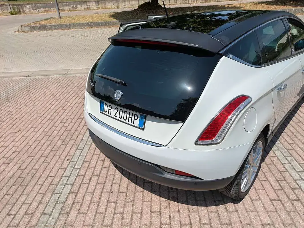 Usata Lancia Delta 120 CV (88 kW) 2008 Bianco Utilitaria