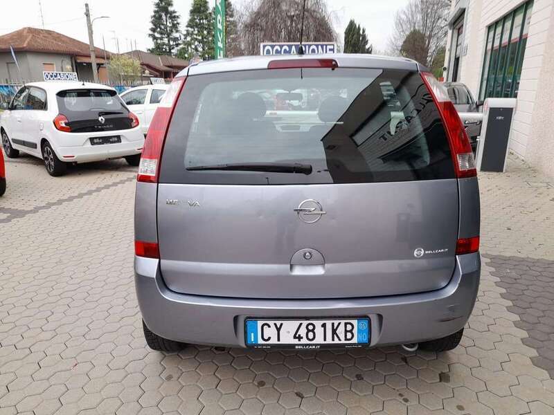 Usato 2005 Opel Meriva 1.6 Benzin 90 CV (3.500 €)