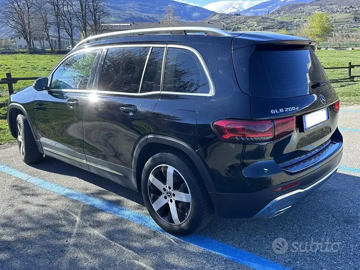Usata Mercedes GLB200 150 CV (110 kW) 2020 Nero SUV