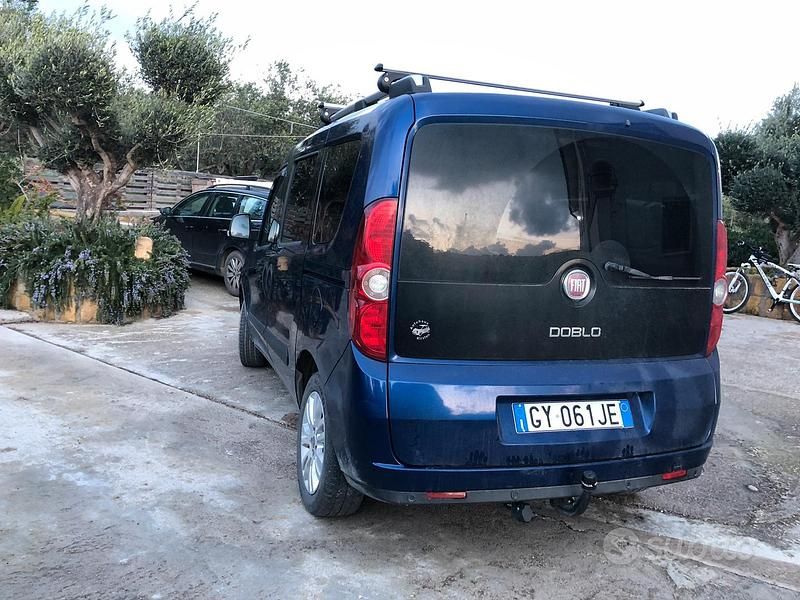 Usata Fiat Doblò 105 CV (77 kW) 2011 Blu Monovolume