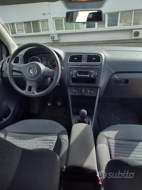 Usata VW Polo Comfortline 75 CV (55 kW) 2013 Grigio Utilitaria