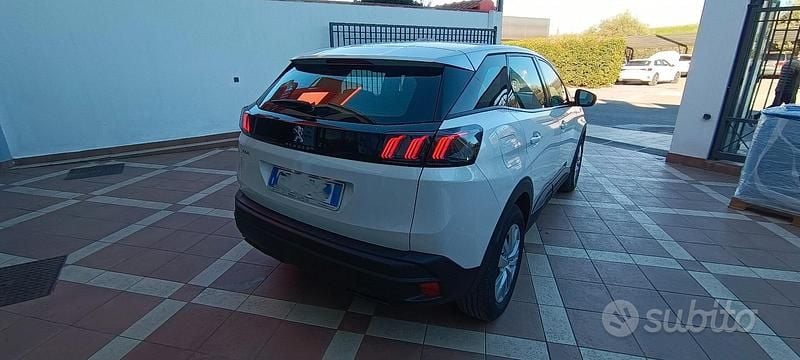 Usata Peugeot 3008 Active 130 CV (95 kW) 2021 Bianco SUV
