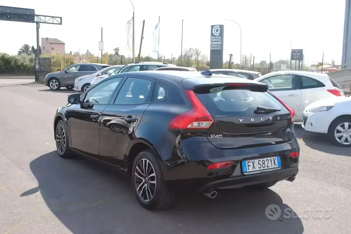 Occasion Volvo V40 R-Design 120 ch (88 kW) 2019 Noir Berline