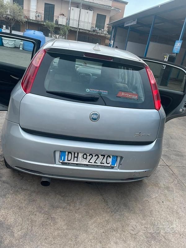Grigio Usata 2003 Fiat Punto Due volumi | 2000 € - Immagine 1/4