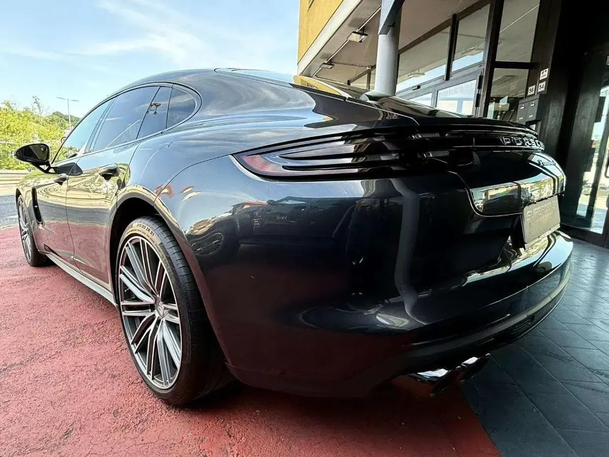 Usata Porsche Panamera 330 CV (242 kW) 2017 Grigio scuro Berlina