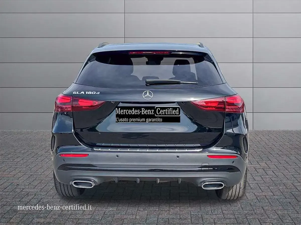 Usata Mercedes GLA180 Advanced Plus 116 CV (85 kW) 2023 Nero metallizzato SUV