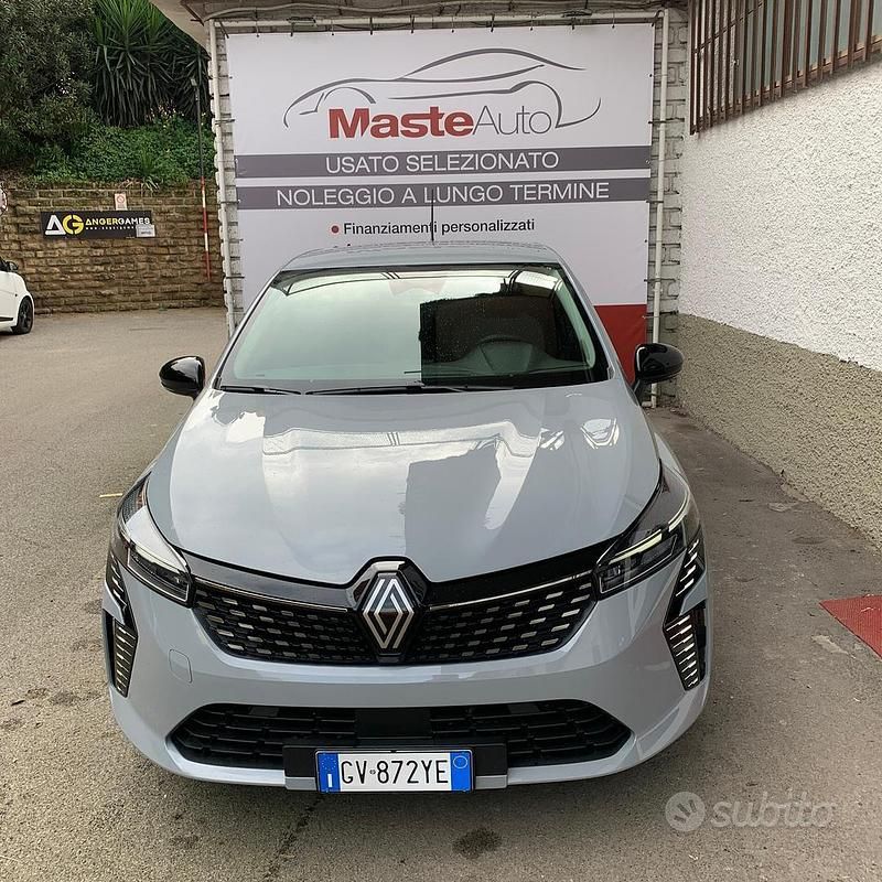 Usata Renault Clio V Evolution 91 CV (66 kW) 2024 Grigio Berlina