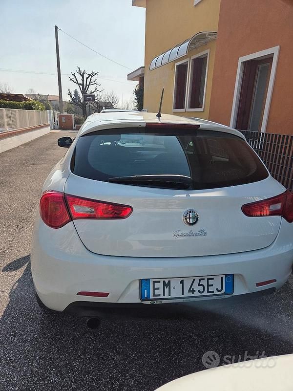 Usata Alfa Romeo Giulietta 105 CV (77 kW) 2012 Utilitaria