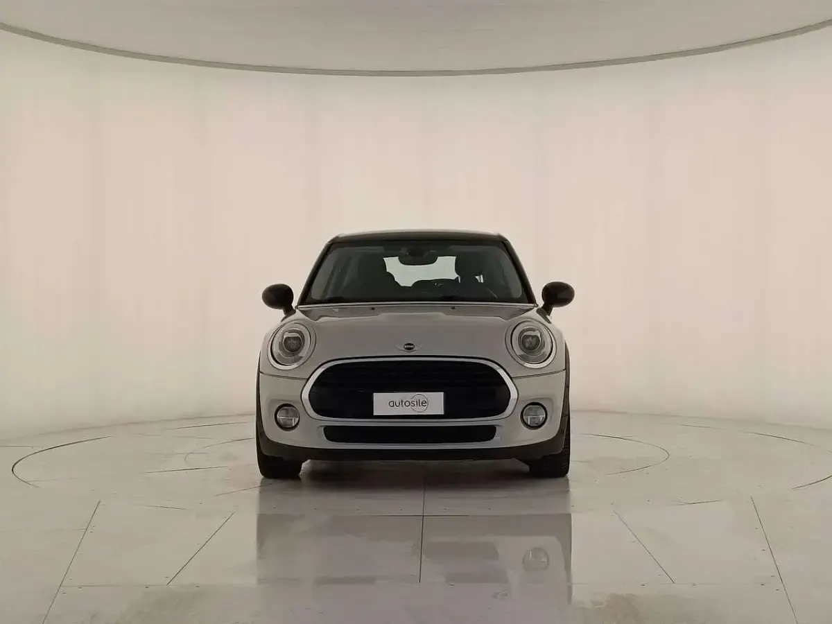 Usata Mini Cooper 75 CV (55 kW) 2017 Grigio chiaro Utilitaria