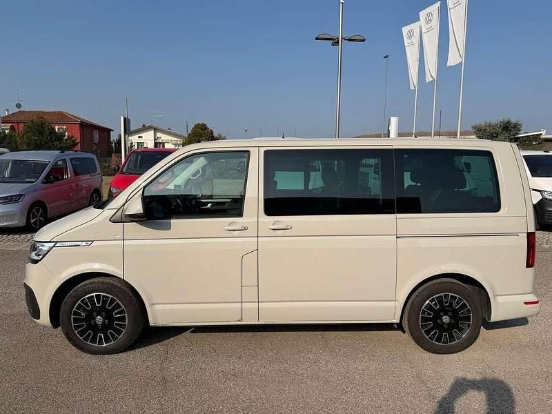Usata VW Multivan Life 150 CV (110 kW) 2022 Ascot grey Furgone