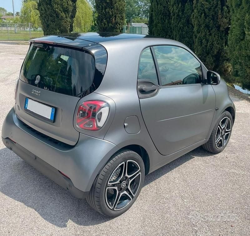 Usata Smart ForTwo Coupé 22 kW (30 CV) 2020 Grigio Utilitaria