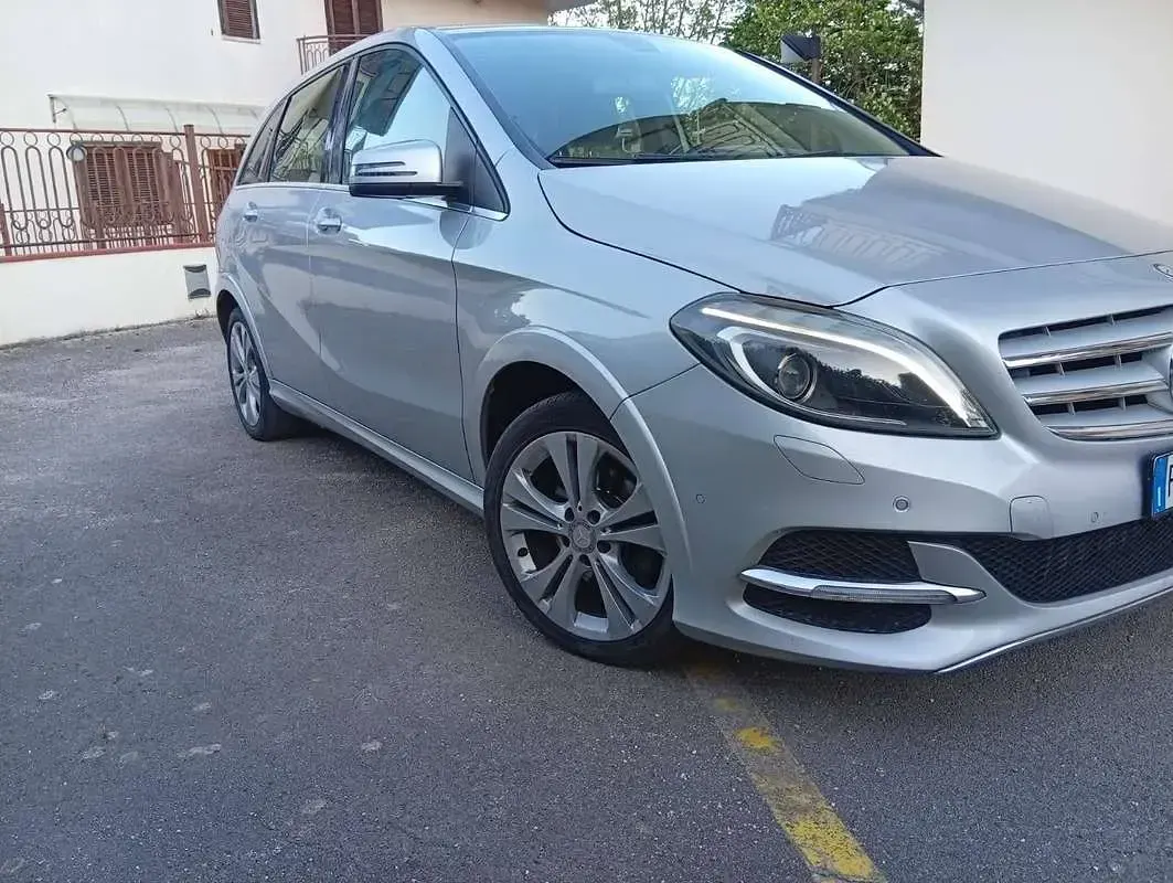 Usata Mercedes B200 Premium 156 CV (114 kW) 2015 Argento Utilitaria