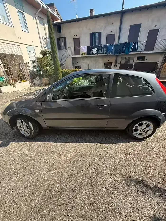 Usado Ford Fiesta 90 HP (66 kW) 2005 Citadino