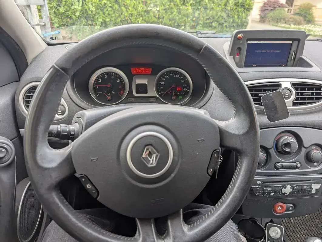 Usata Renault Clio II Dynamique 75 CV (55 kW) 2011 Berlina