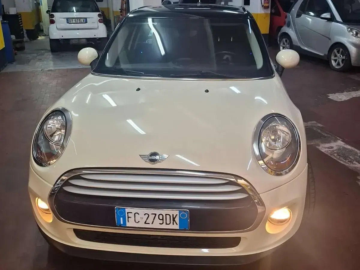 Usata Mini Cooper D Business 116 CV (85 kW) 2016 Beige Utilitaria