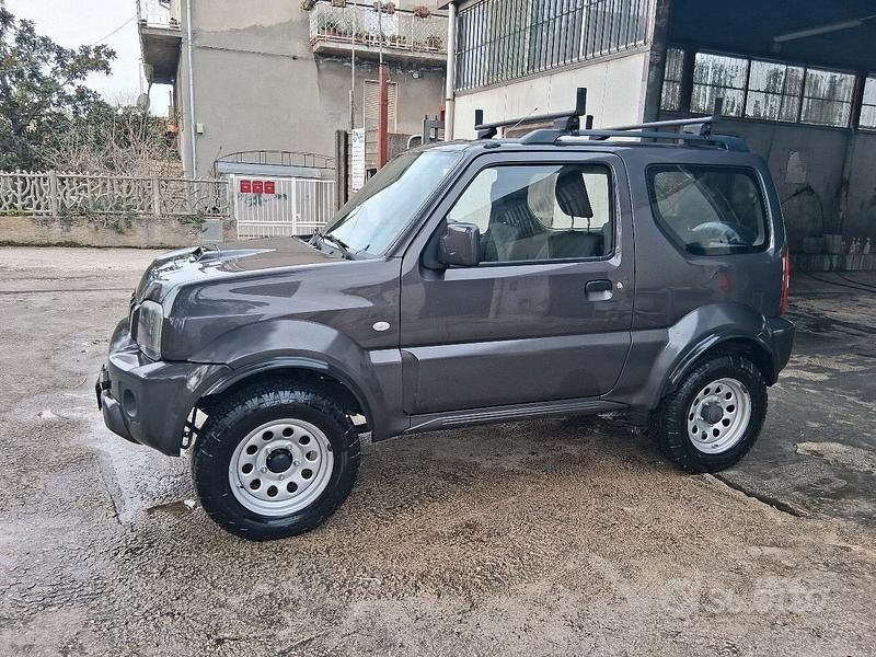 Usata Suzuki Jimny 85 CV (62 kW) 2017 Grigio SUV