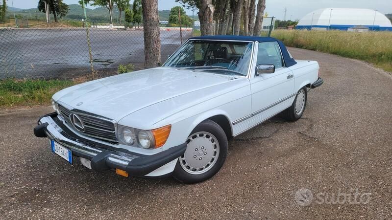 Usata Mercedes 560 245 CV (180 kW) 1987 Bianco Cabrio