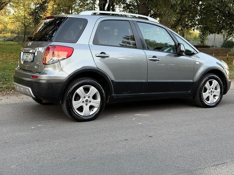 Usata Fiat Sedici Emotion 107 CV (78 kW) 2009 Grigio SUV