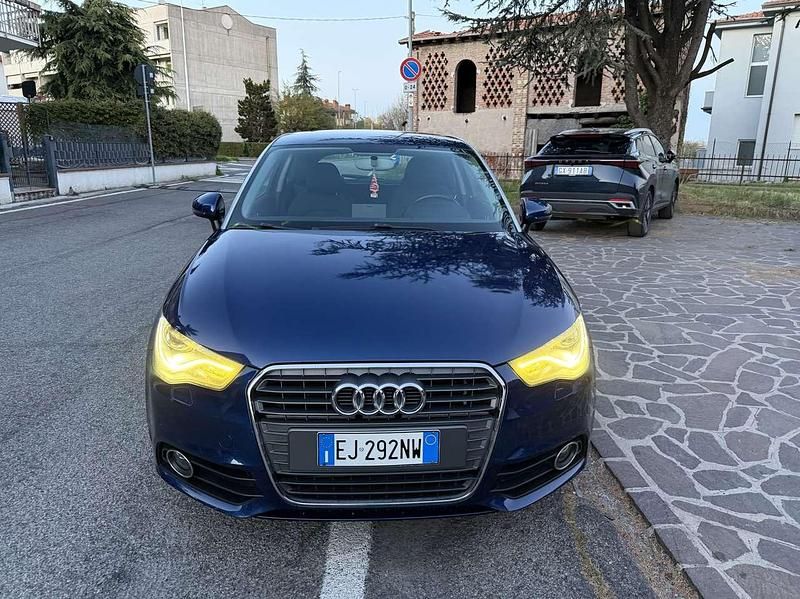 Usata Audi A1 Attraction 105 CV (77 kW) 2011 Blu/azzurro Utilitaria