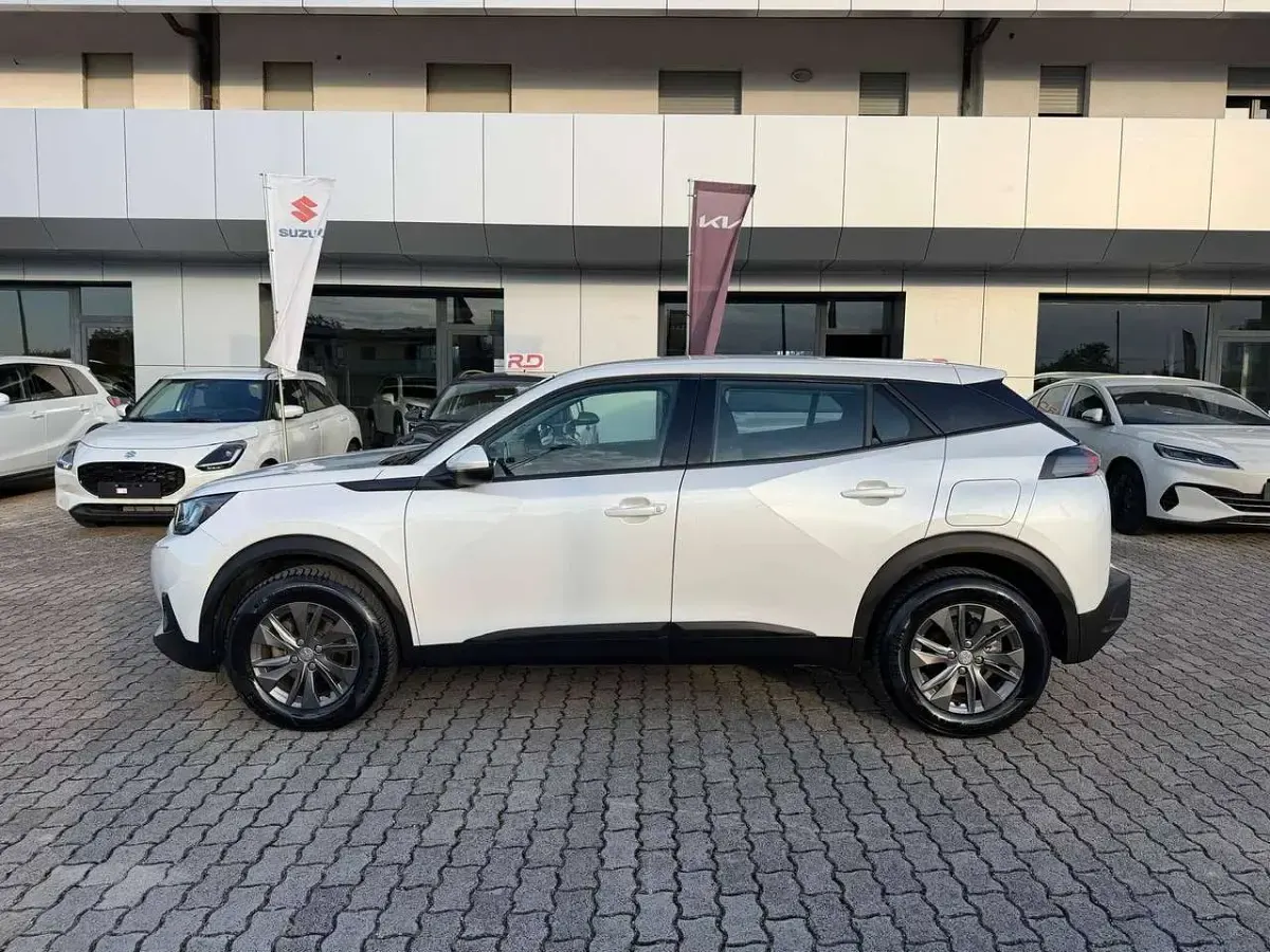 Używany Peugeot 2008 Active 131 KM (96 kW) 2021 Biały SUV