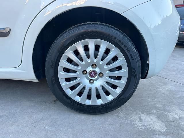 Usata Fiat Punto Evo Dynamic 75 CV (55 kW) 2011 Bianco Utilitaria