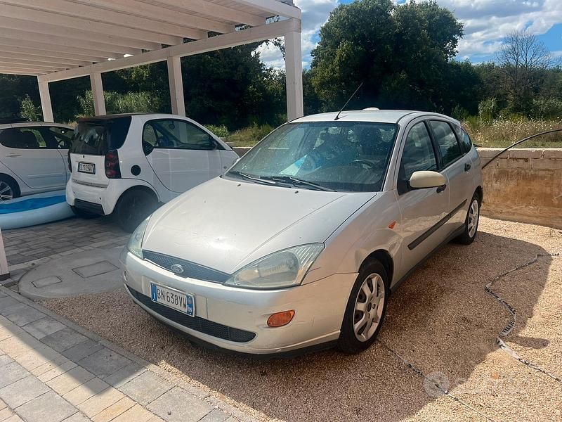 Usata Ford Focus 100 CV (73 kW) 2000 Grigio Berlina