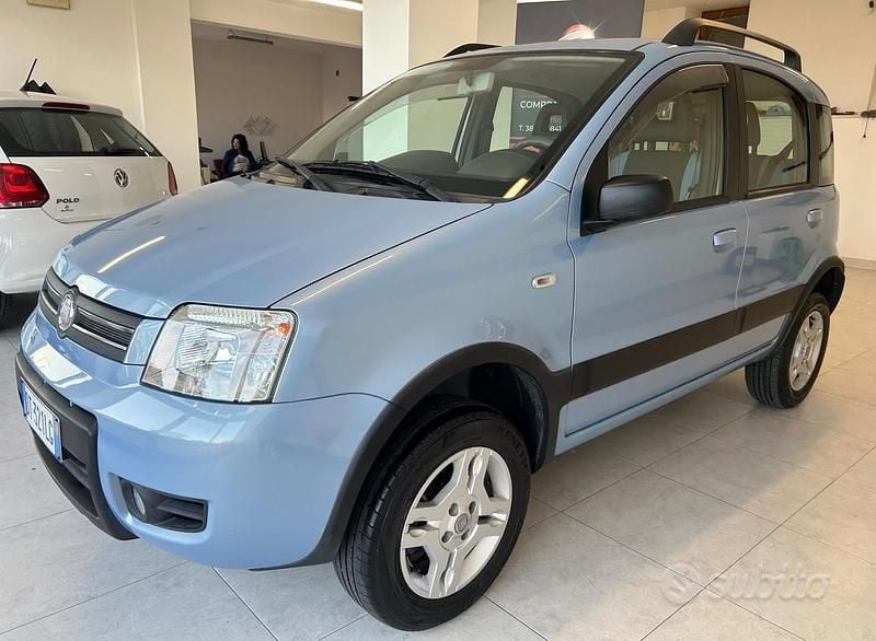 Occasion Fiat Panda 4x4 69 ch (50 kW) 2008 Bleue Citadine