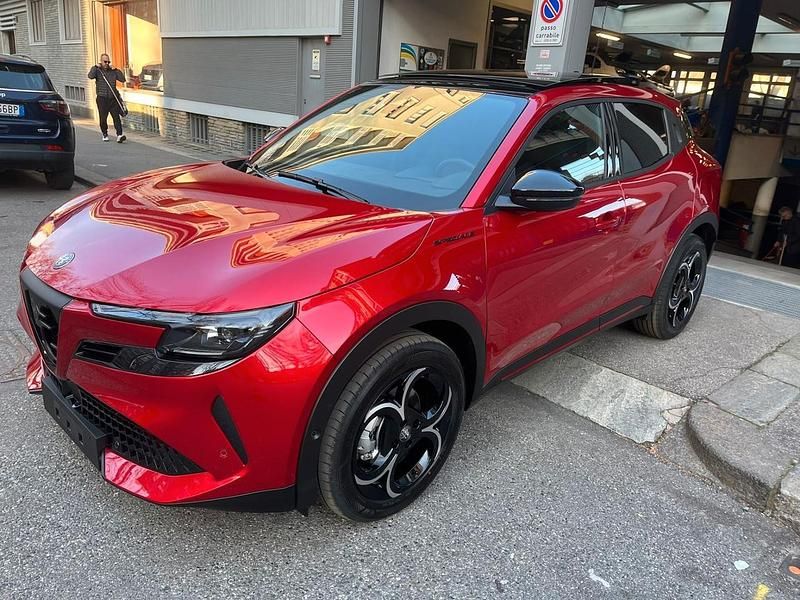 Nuova Alfa Romeo Junior Edizione Speciale 135 CV (99 kW) 2025 Rosso SUV