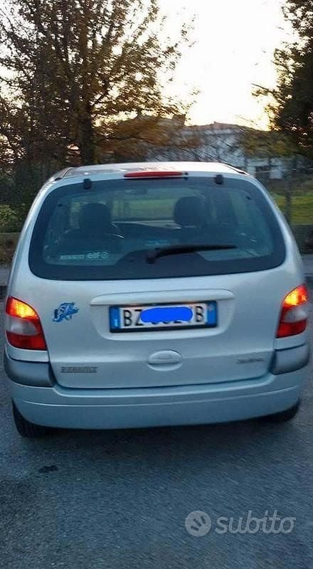 Usata Renault Scénic LIMITED 107 CV (78 kW) 2002 Grigio Monovolume