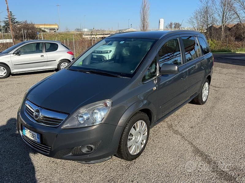 Usata Opel Zafira 150 CV (110 kW) 2014 Grigio Monovolume