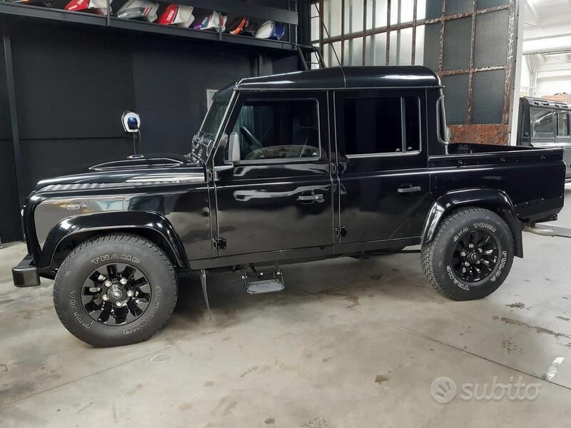 Usata Land Rover Defender SE 122 CV (89 kW) 2010 Nero SUV