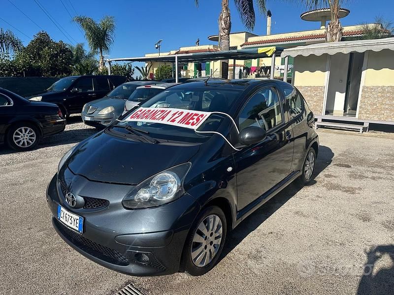 Usata Toyota Aygo Sol 68 CV (50 kW) 2005 Grigio Utilitaria