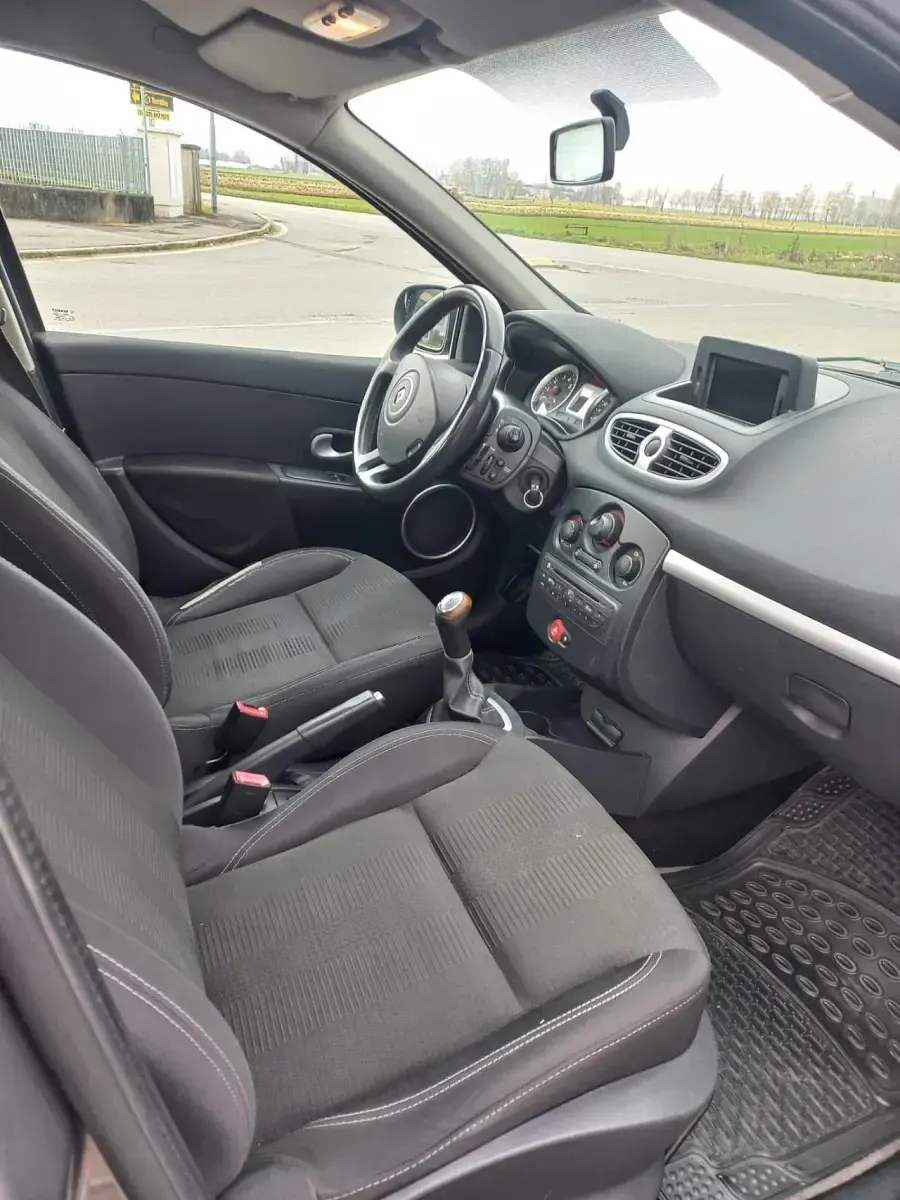 Usata Renault Clio Luxe 100 CV (73 kW) 2009 Grigio Station wagon
