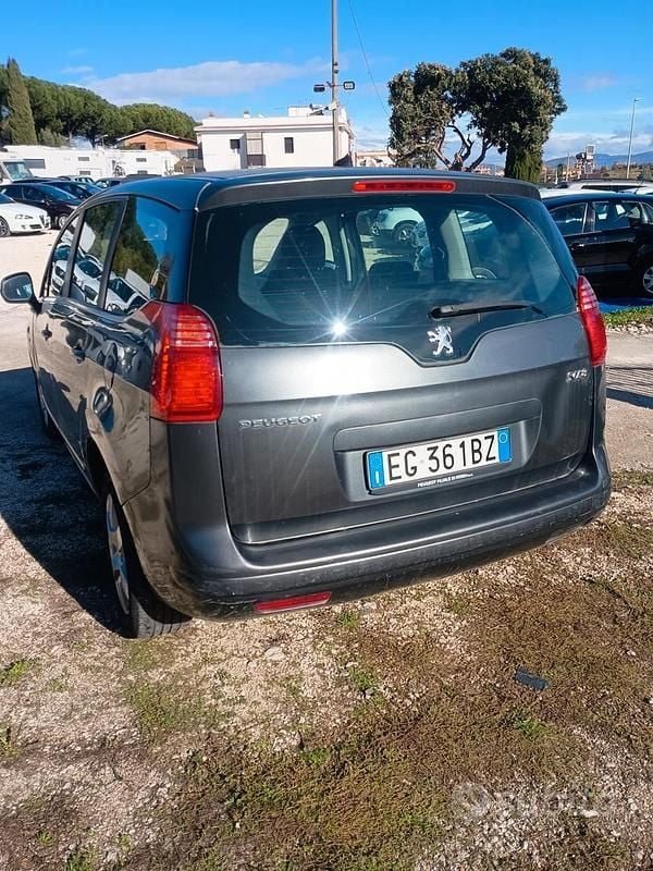 Usata Peugeot 5008 150 CV (110 kW) 2011 Grigio Monovolume