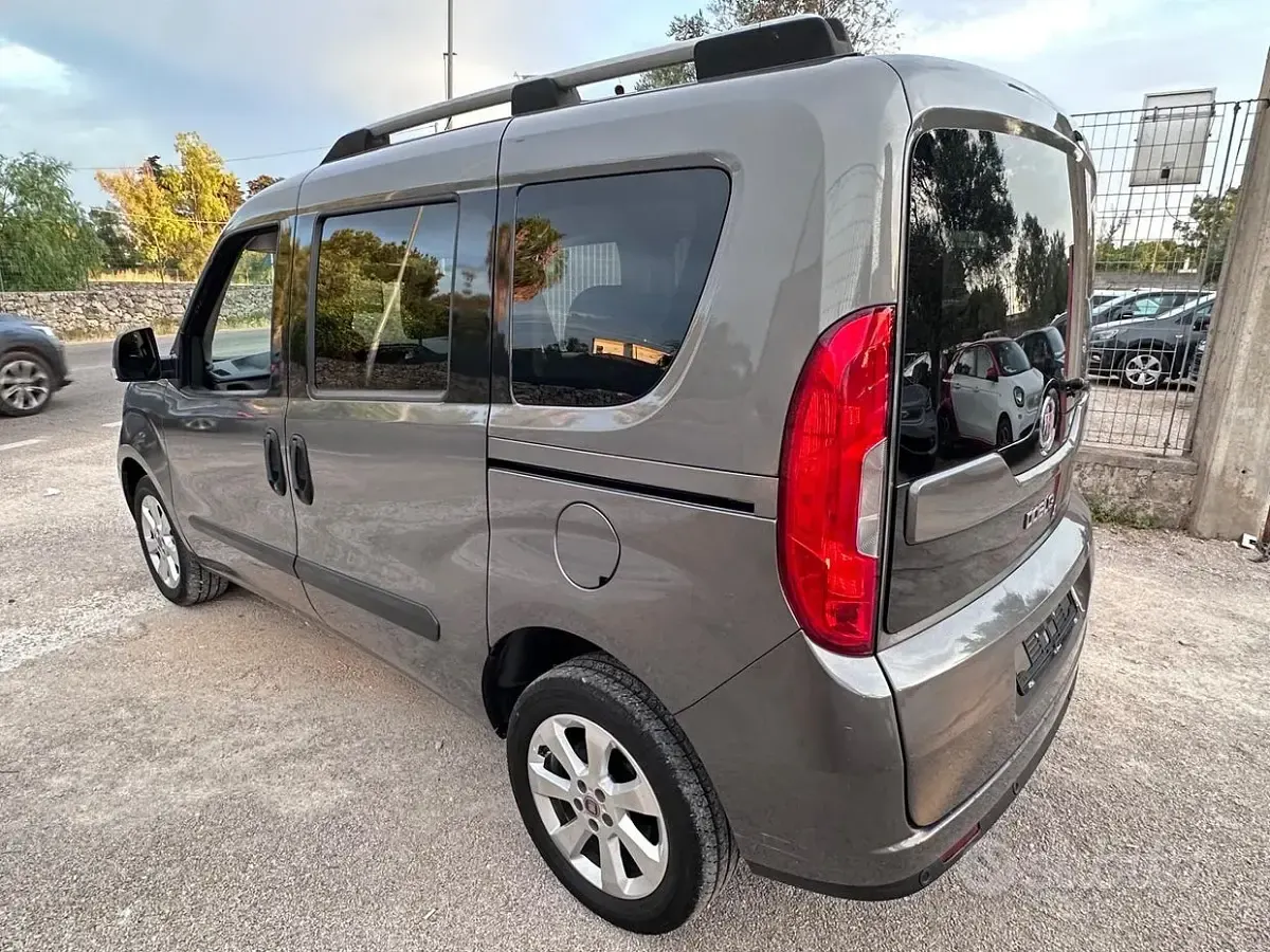 Usata Fiat Doblò Lounge 120 CV (88 kW) 2016 Grigio Monovolume