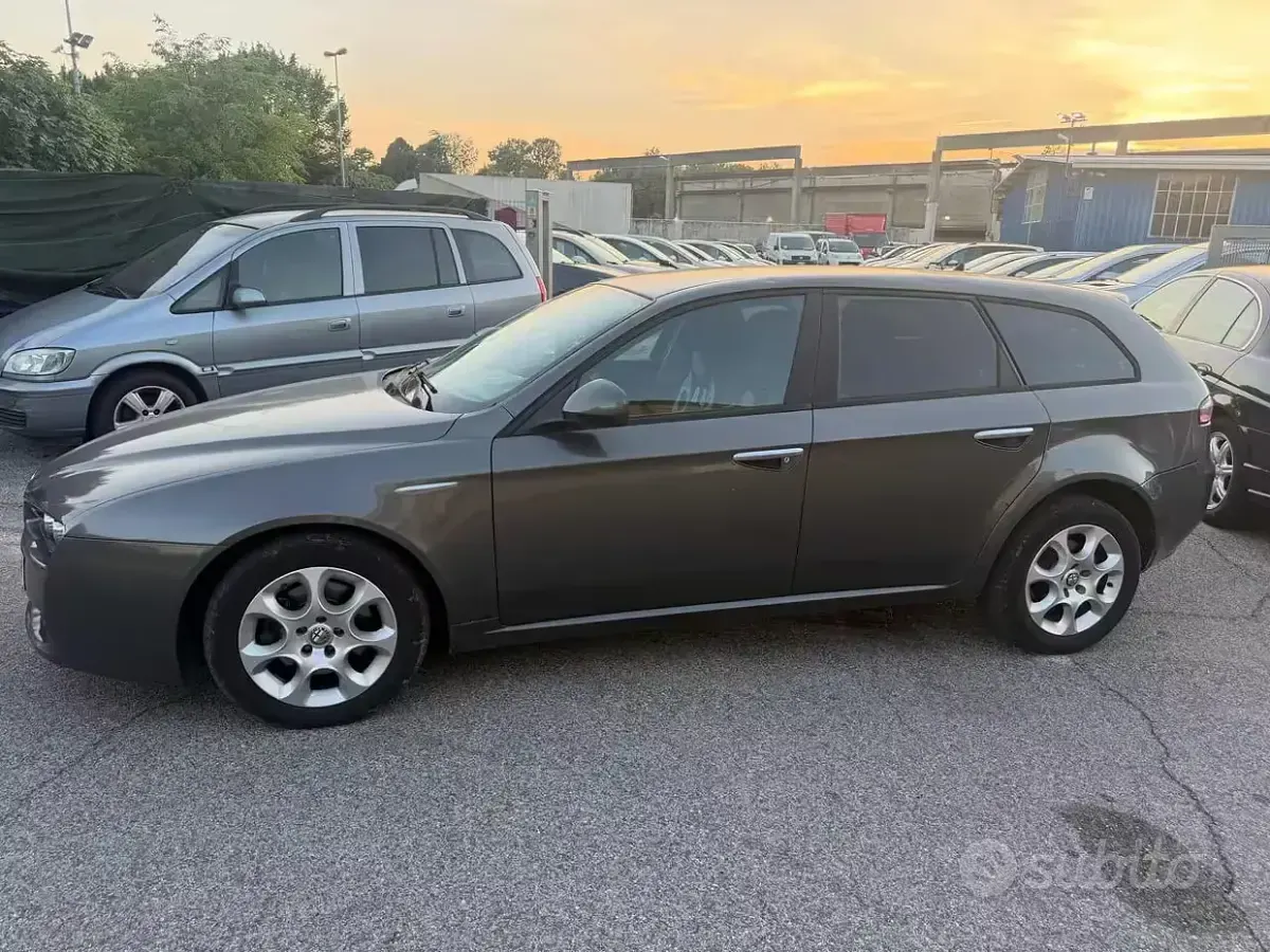 Usata Alfa Romeo 159 150 CV (110 kW) 2007 Grigio Station wagon