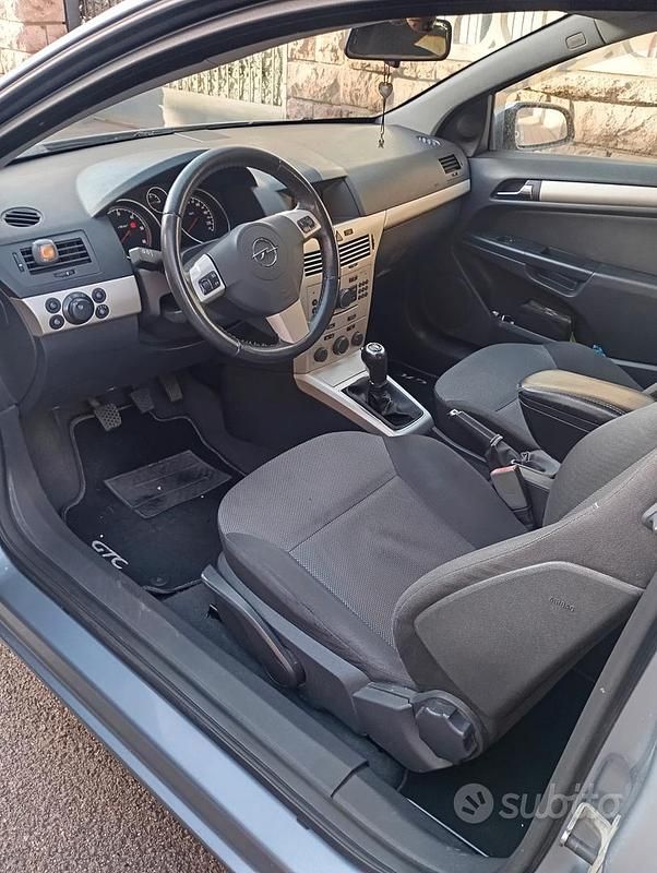 Usata Opel Astra GTC 110 CV (80 kW) 2010 Coupé