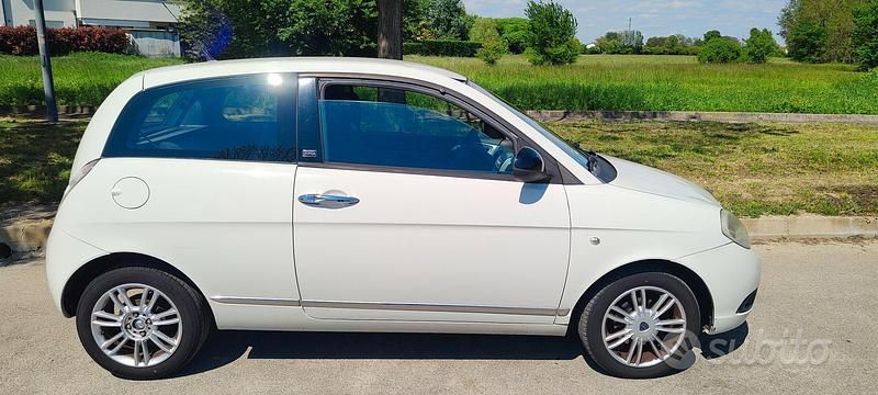 Usata Lancia Ypsilon 75 CV (55 kW) 2011 Utilitaria