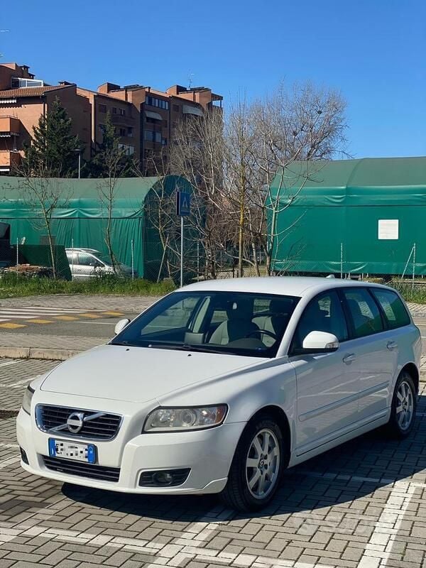 Usata Volvo V50 150 CV (110 kW) 2010 Bianco Station wagon